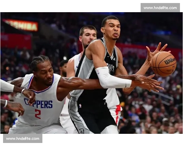 马刺对决快船全场录像回顾关键时刻与胜负走势解析明星表现深度拆解